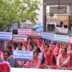 जनसंख्या स्थिरीकरण पखवाङे के तहत परिवार नियोजन की जन जागारुकता के लिए स्वास्थ्य कर्मीयों ने किया रैली का आयोजन