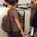 रोजरी स्कूल के बच्चे ले जा रही स्कूल वैन पलटी एक बच्चे की मौत कई घायल