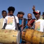 दिल्ली देहात के बरवाला गांव में केंद्रीय राज्य मंत्री विजय गोयल और बीजेपी सांसद उदित राज का ढोल बजाओ केजरीवाल भगाओ