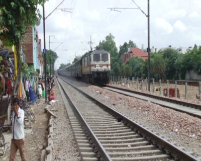 टूटी बोतल गर्दन में घोपकर हत्या