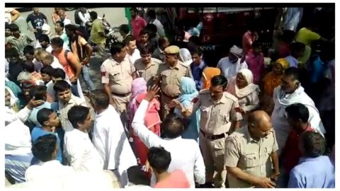 दिल्ली बवाना रोड़ को किया जाम