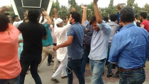 ‘आप’ की NC मीटिंग में कुमार विश्वाश जिंदाबाद और दूसरी तरफ अमानतुल्लाह खान जिंदाबाद