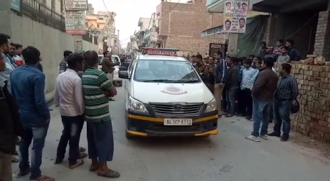 दिल्ली के स्वरूप नगर में ताजपुर के कॉन्ट्रैक्ट प्राइमरी टीचर की गोली मारकर हत्या।