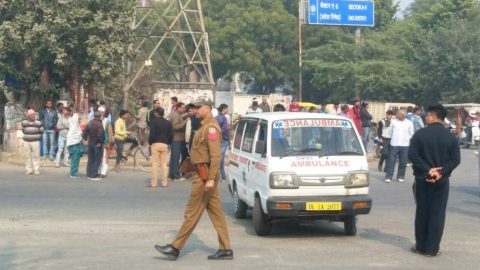 नरेला में सडक पर मृतक ASI का शव रखकर किया विरोध और सीबीआई जांच की मांग