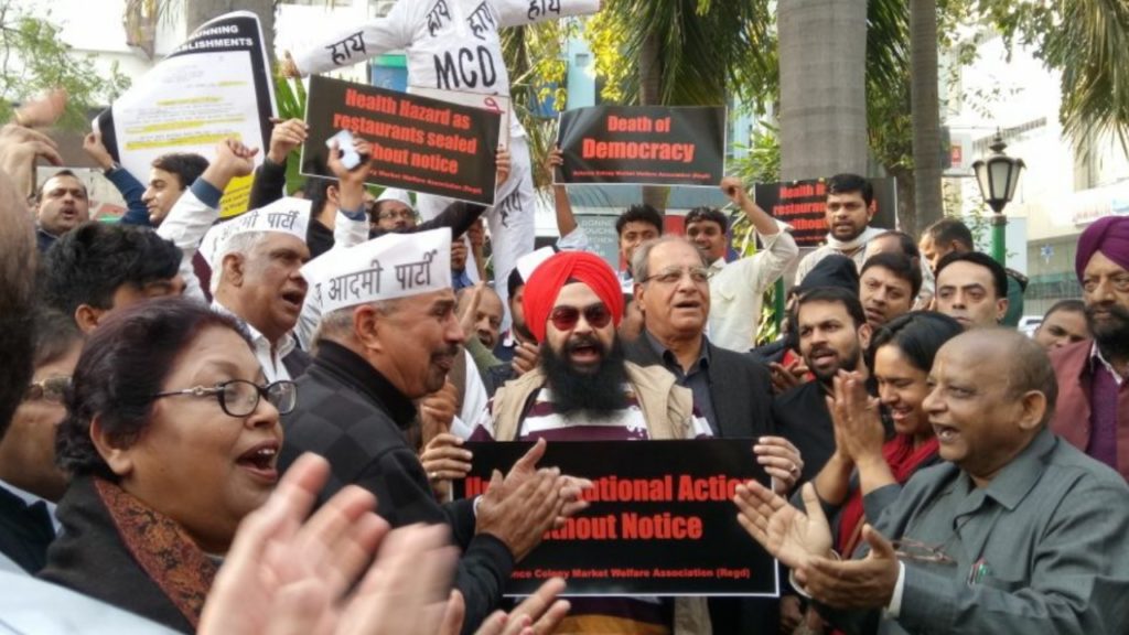  AAP नेताओं ने किया BJP शासित एमसीडी के ख़िलाफ़ प्रदर्शन