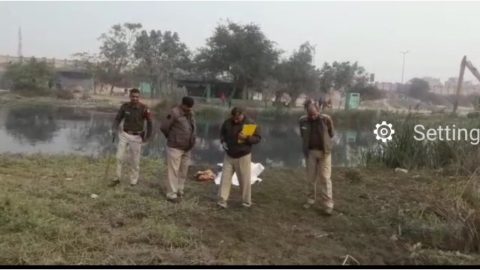 मुकुंदपुर के नाले इंसान की डेड बॉडी मिली
