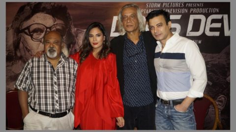 रिचा चड्डा ने सौरभ शुक्ला और ‘दासदेव’ की टीम के साथ किया फिल्म का प्रमोशन