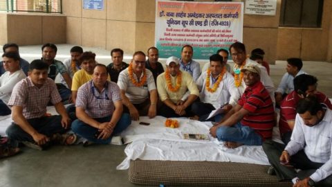 दिल्ली के बाबा साहेब अंबेडकर अस्पताल में ग्रुप C और D कर्मचारियों की भूख हड़ताल जारी।