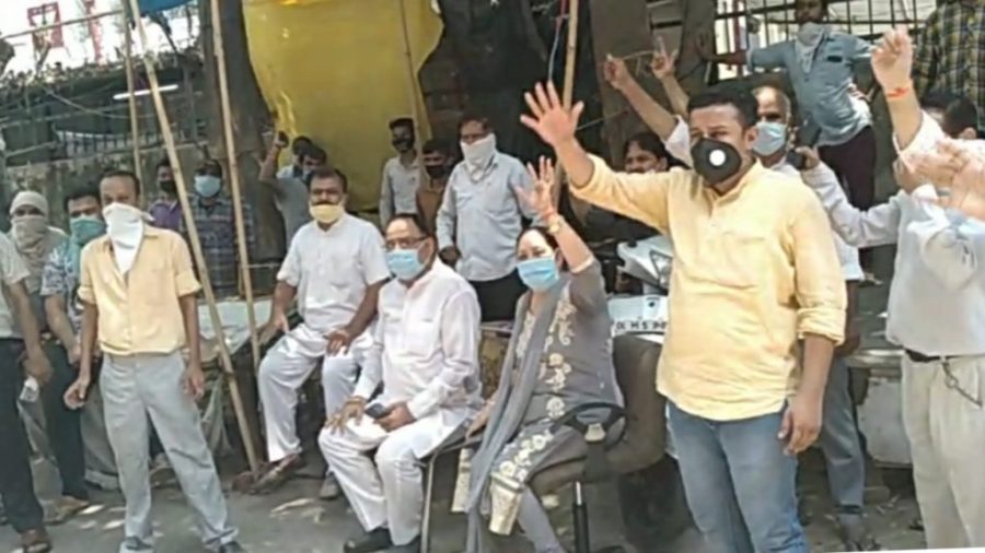 Jahangir puri protest against DM and delhi government