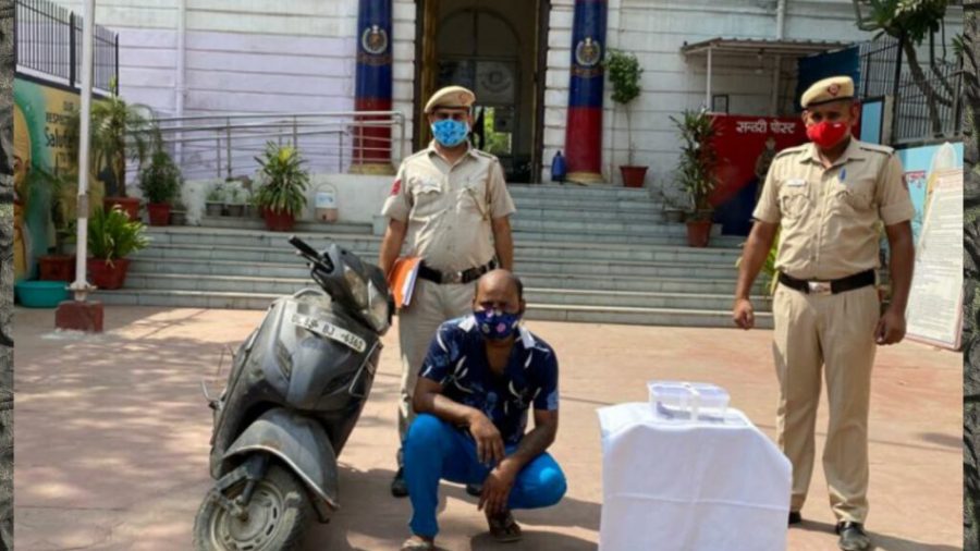 Sadar Bazar police arrested a criminal